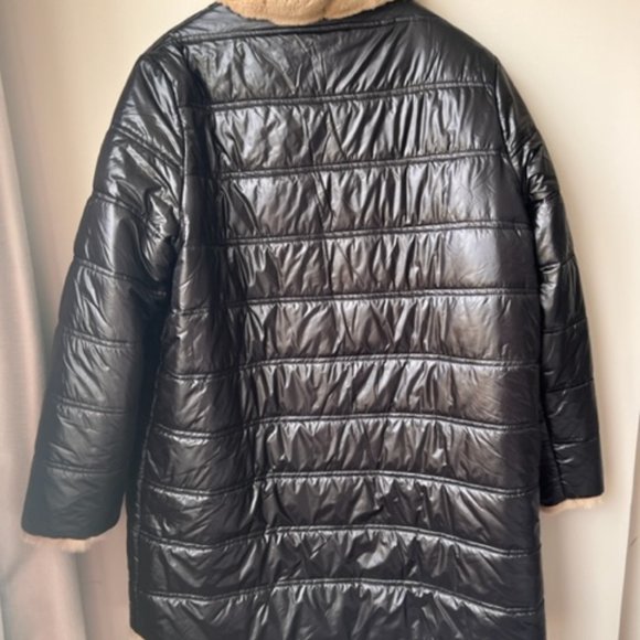Stylish REVERSIBLE coat with fur by Adrienne Landau. - Picture 3 of 6